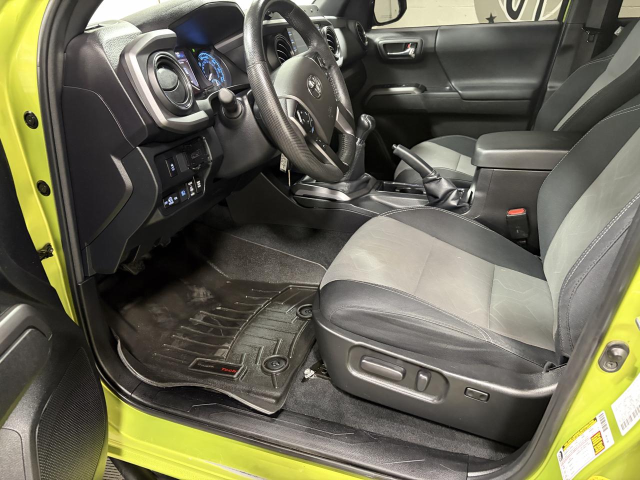 Toyota Tacoma 4WD Double Cab V6 MT TRD Off Road (Natl) 2023