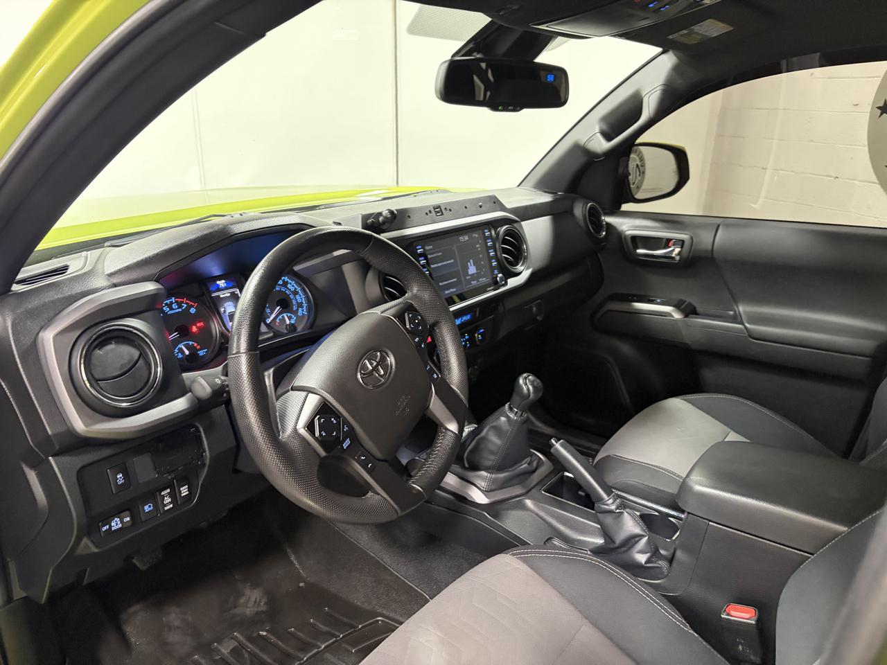 Toyota Tacoma 4WD Double Cab V6 MT TRD Off Road (Natl) 2023
