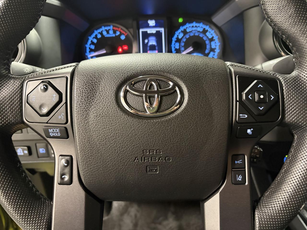 Toyota Tacoma 4WD Double Cab V6 MT TRD Off Road (Natl) 2023