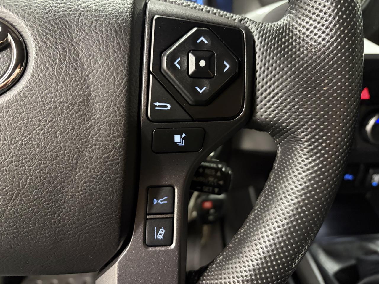 Toyota Tacoma 4WD Double Cab V6 MT TRD Off Road (Natl) 2023