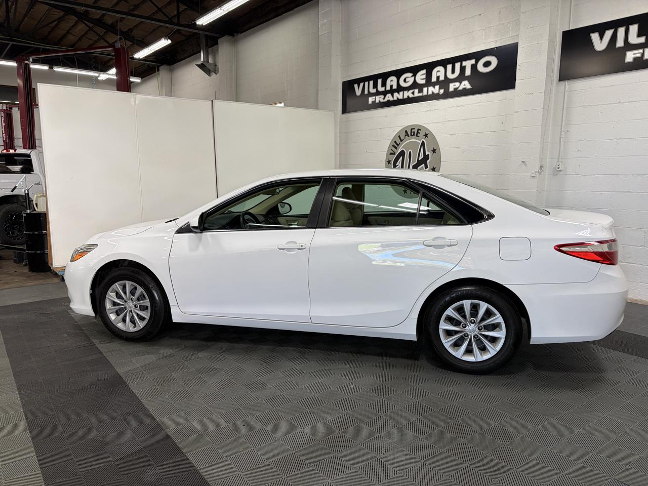 Toyota Camry 4dr Sedan LE 2016