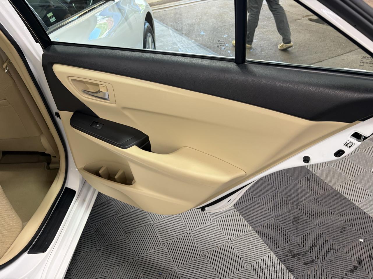 Toyota Camry 4dr Sedan LE 2016