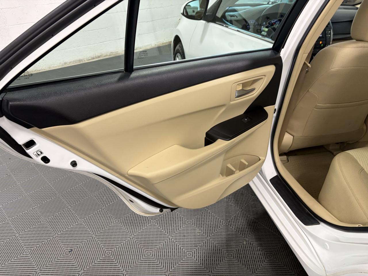 Toyota Camry 4dr Sedan LE 2016