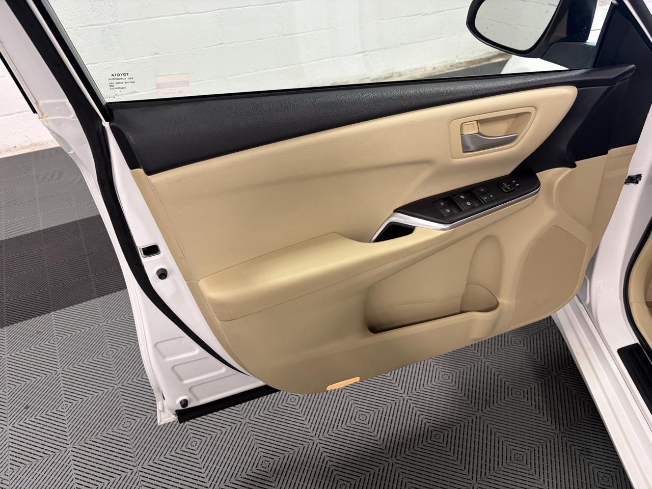 Toyota Camry 4dr Sedan LE 2016