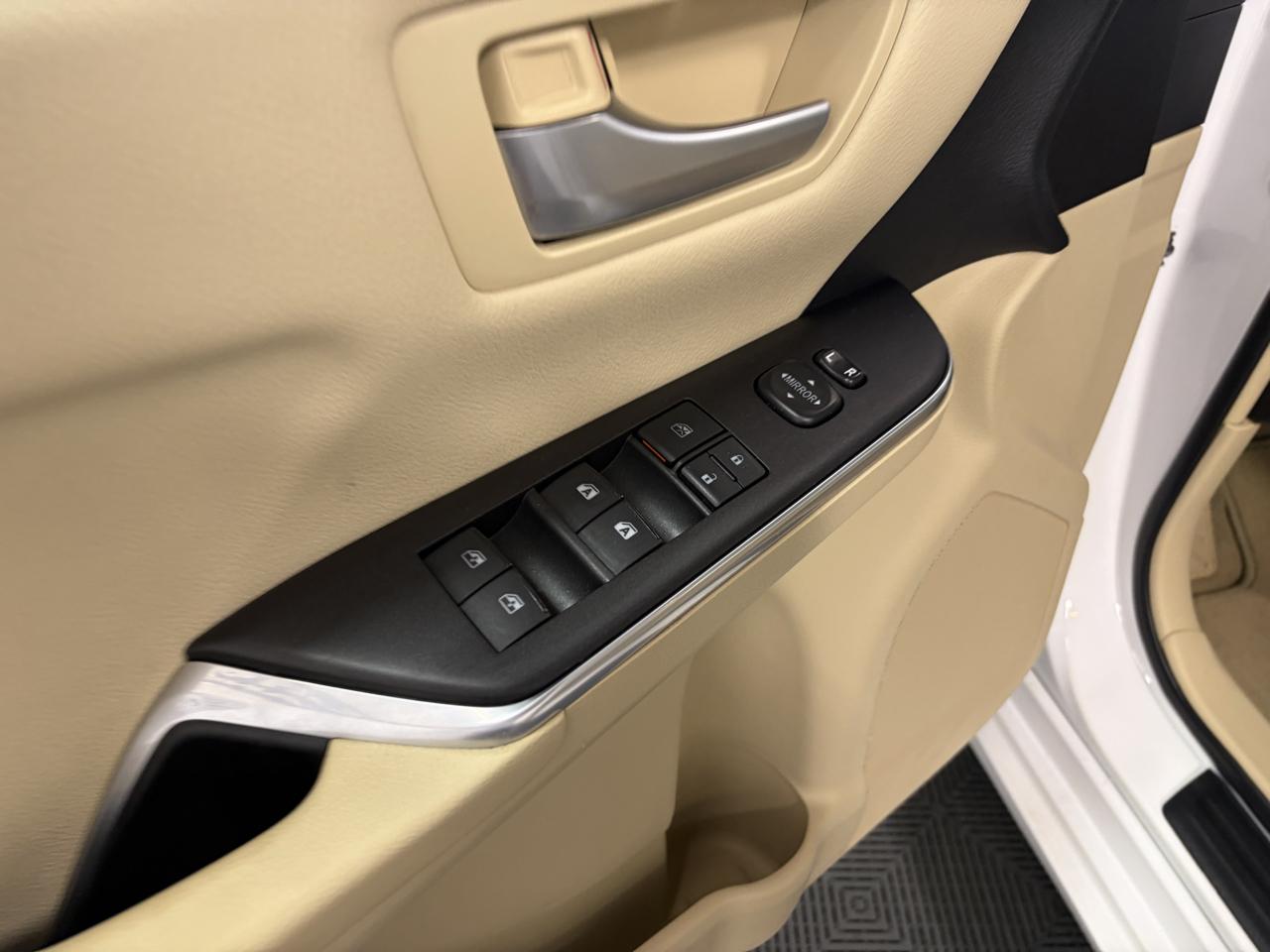 Toyota Camry 4dr Sedan LE 2016