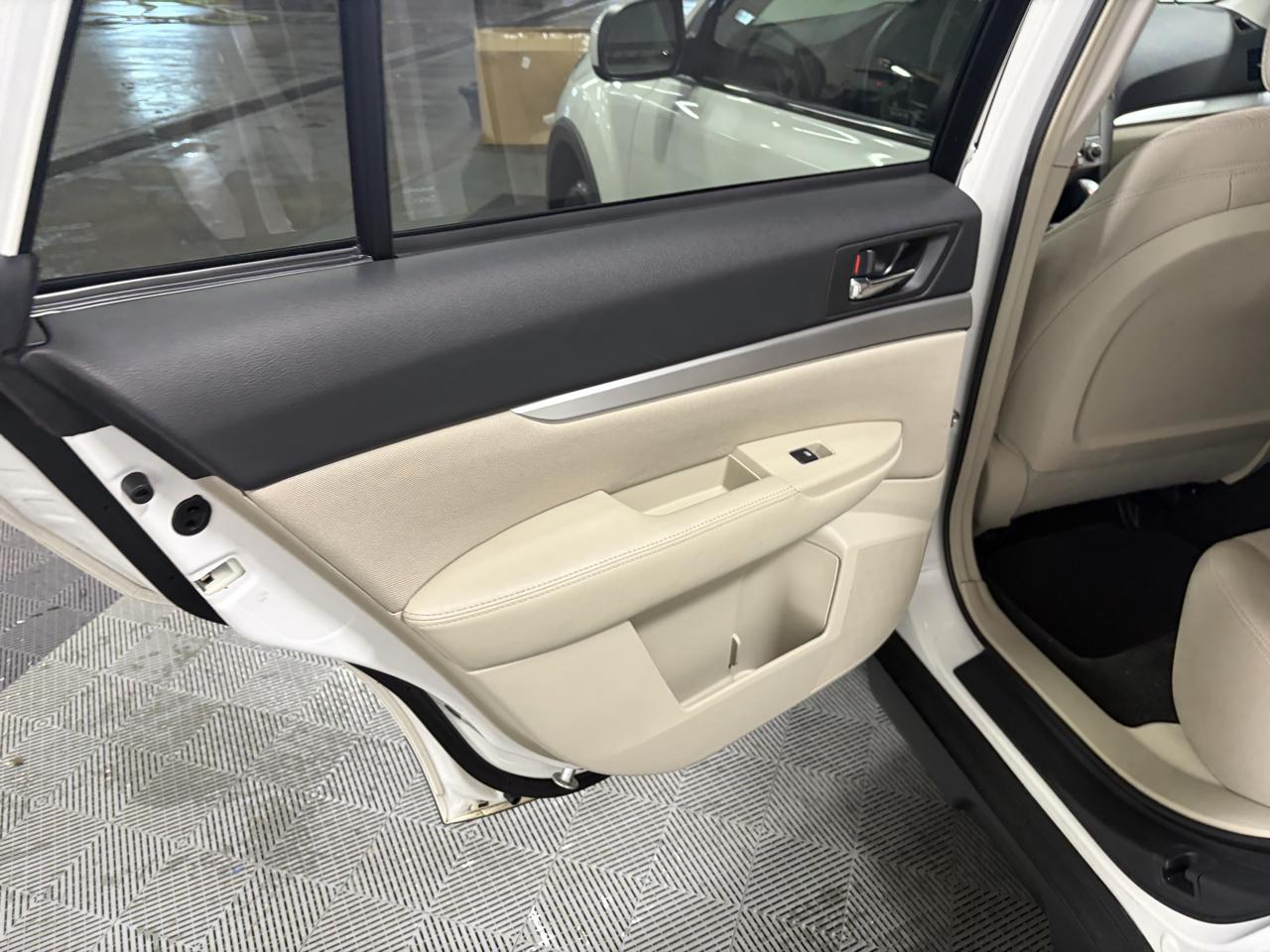 Subaru Outback 2.5i Premium 2014