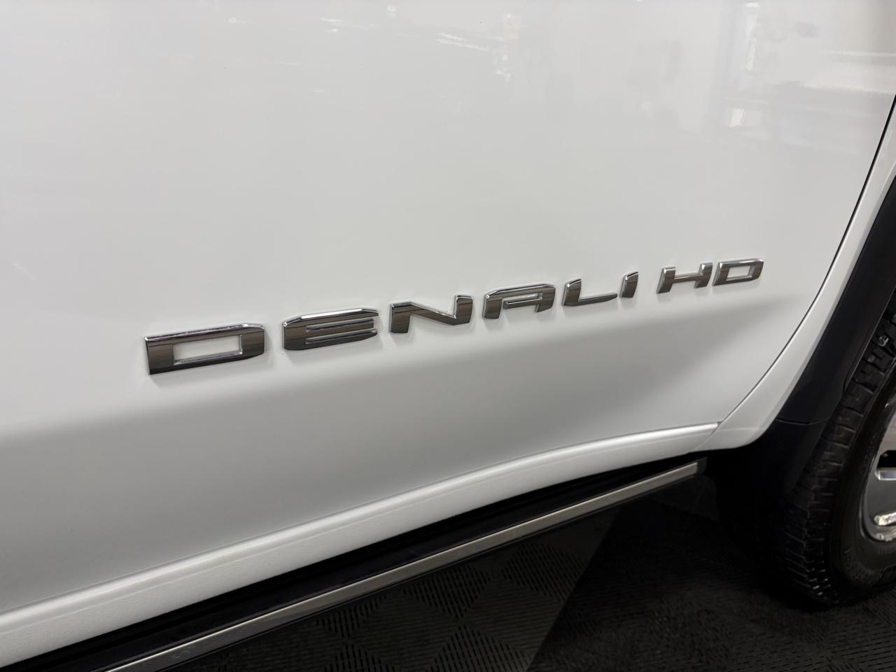 GMC Sierra 3500HD Denali Crew Cab 4WD 2026