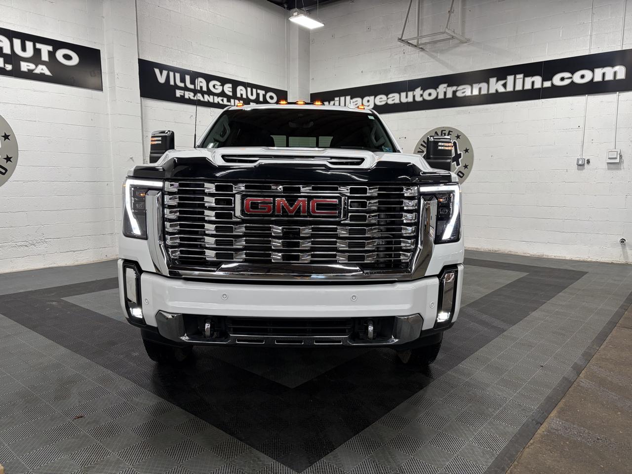GMC Sierra 3500HD Denali Crew Cab 4WD 2026