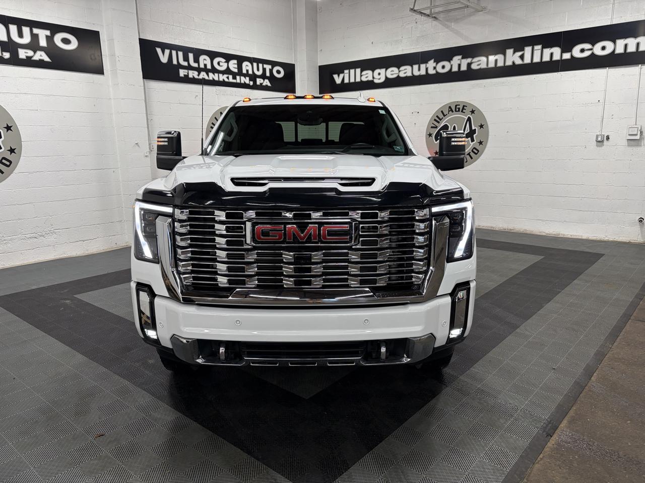 GMC Sierra 3500HD Denali Crew Cab 4WD 2026