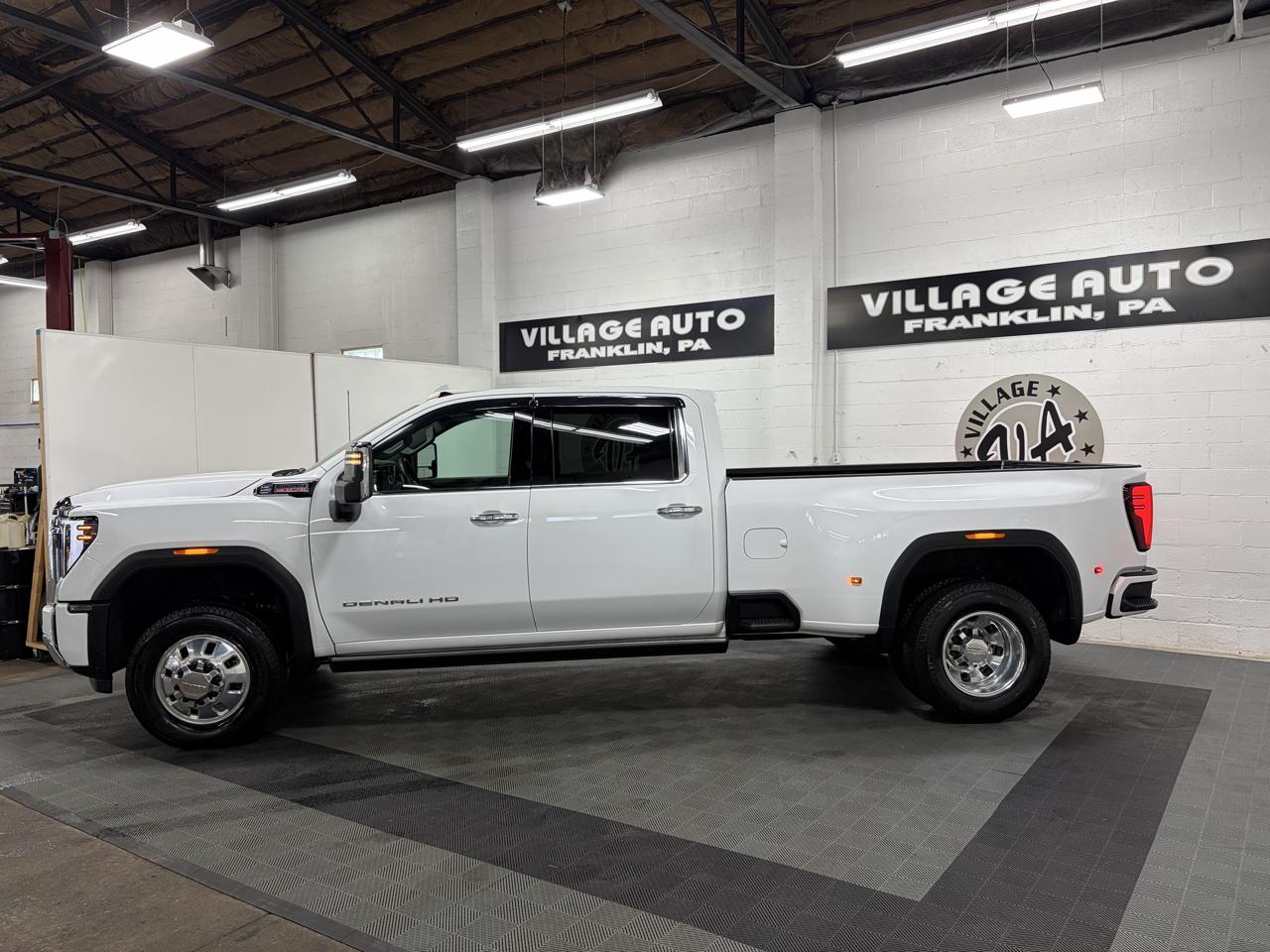 GMC Sierra 3500HD Denali Crew Cab 4WD 2026