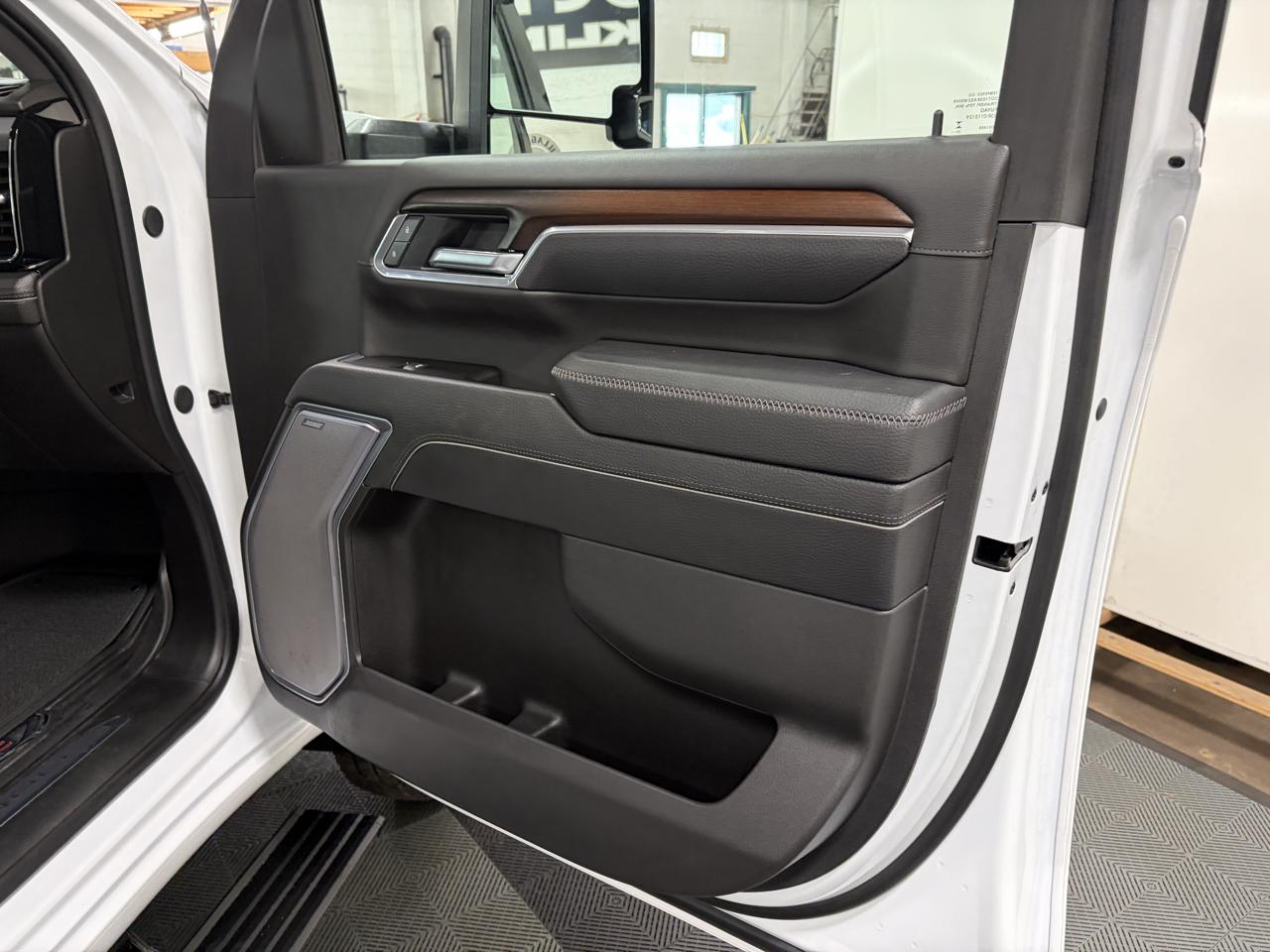 GMC Sierra 3500HD Denali Crew Cab 4WD 2026