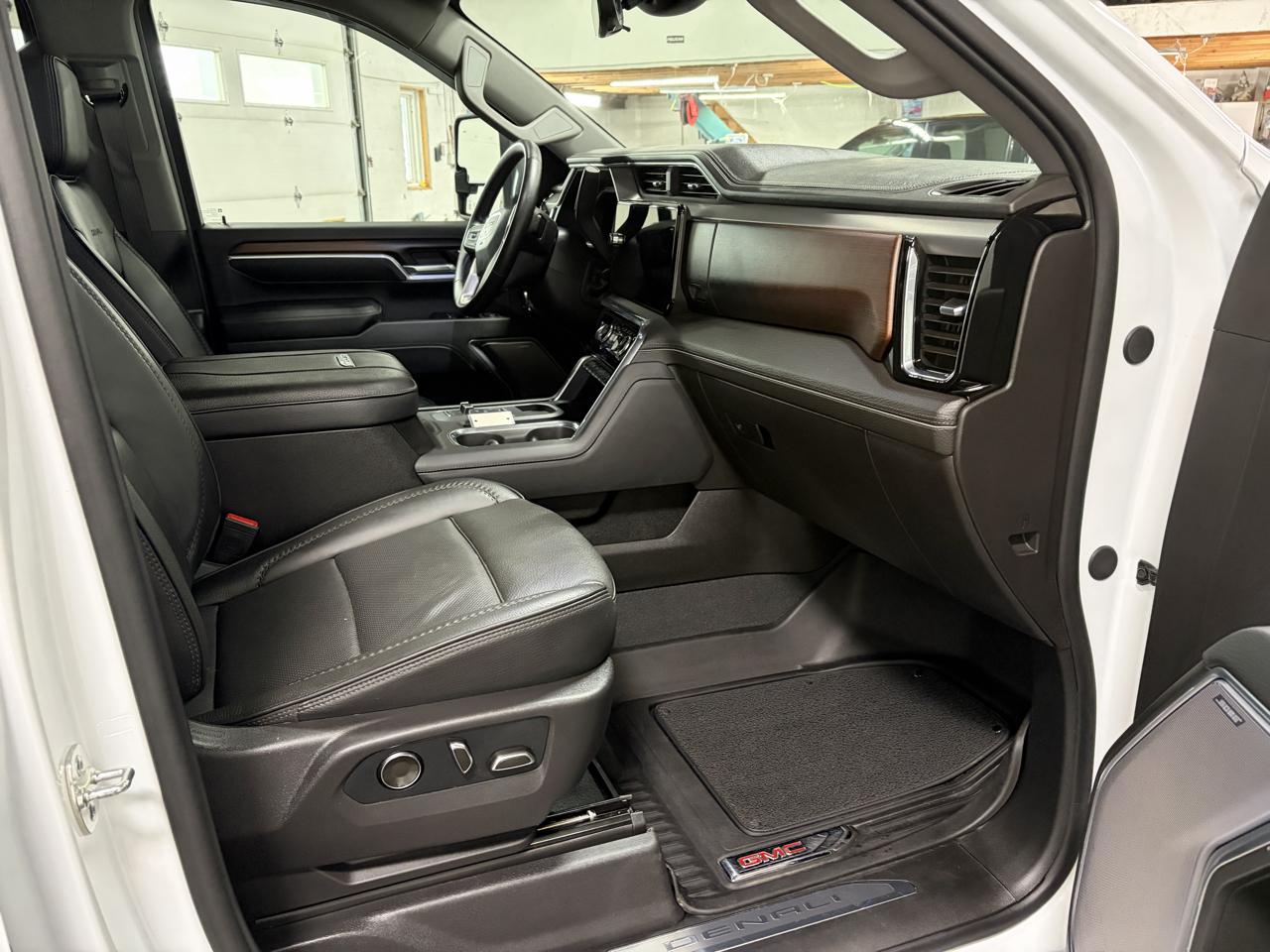 GMC Sierra 3500HD Denali Crew Cab 4WD 2026