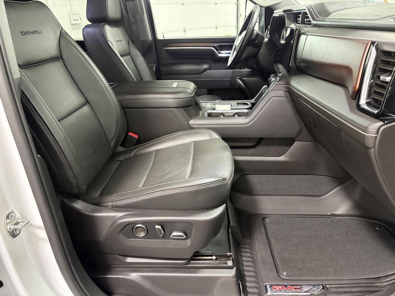 GMC Sierra 3500HD Denali Crew Cab 4WD 2026