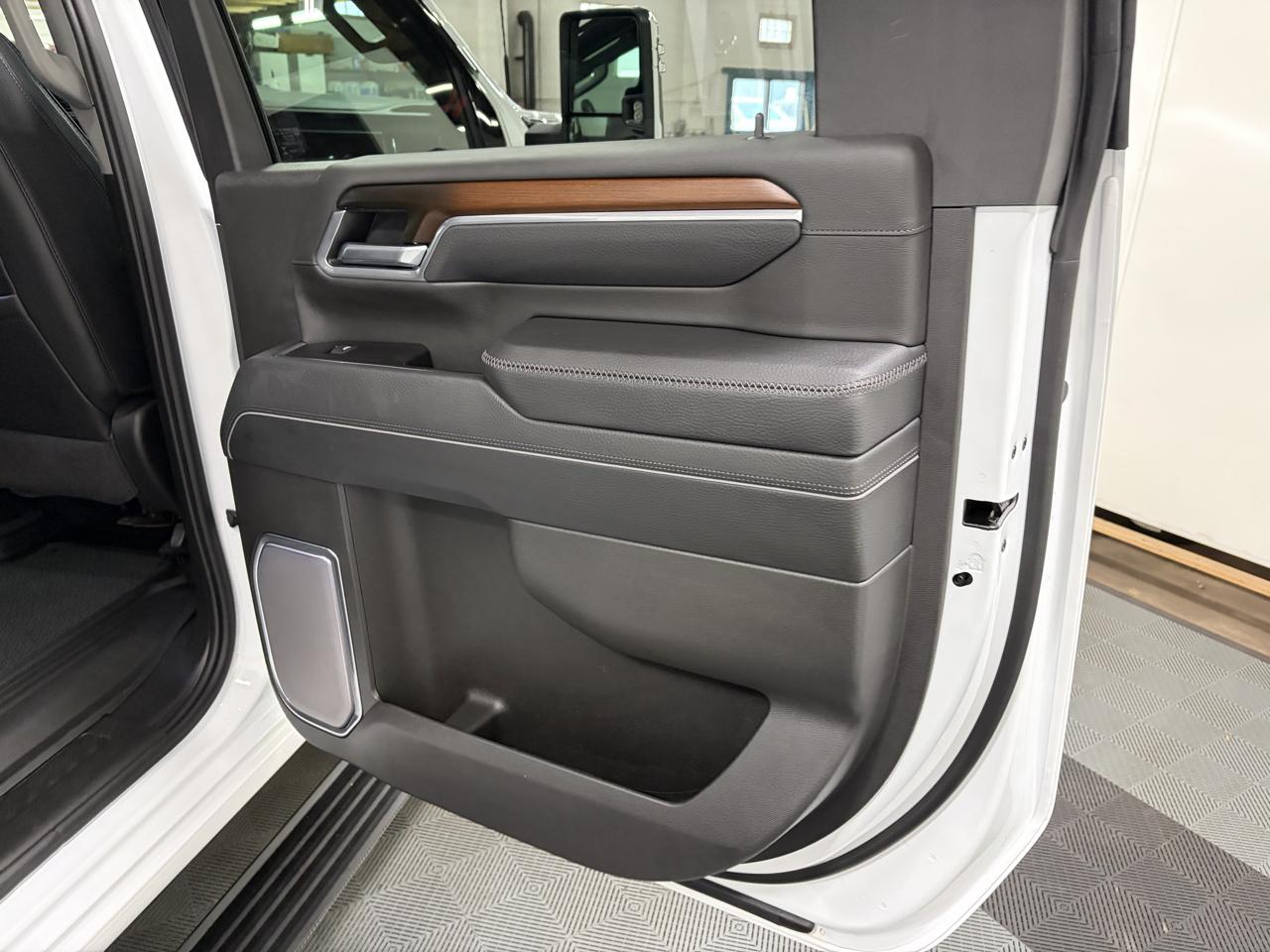 GMC Sierra 3500HD Denali Crew Cab 4WD 2026