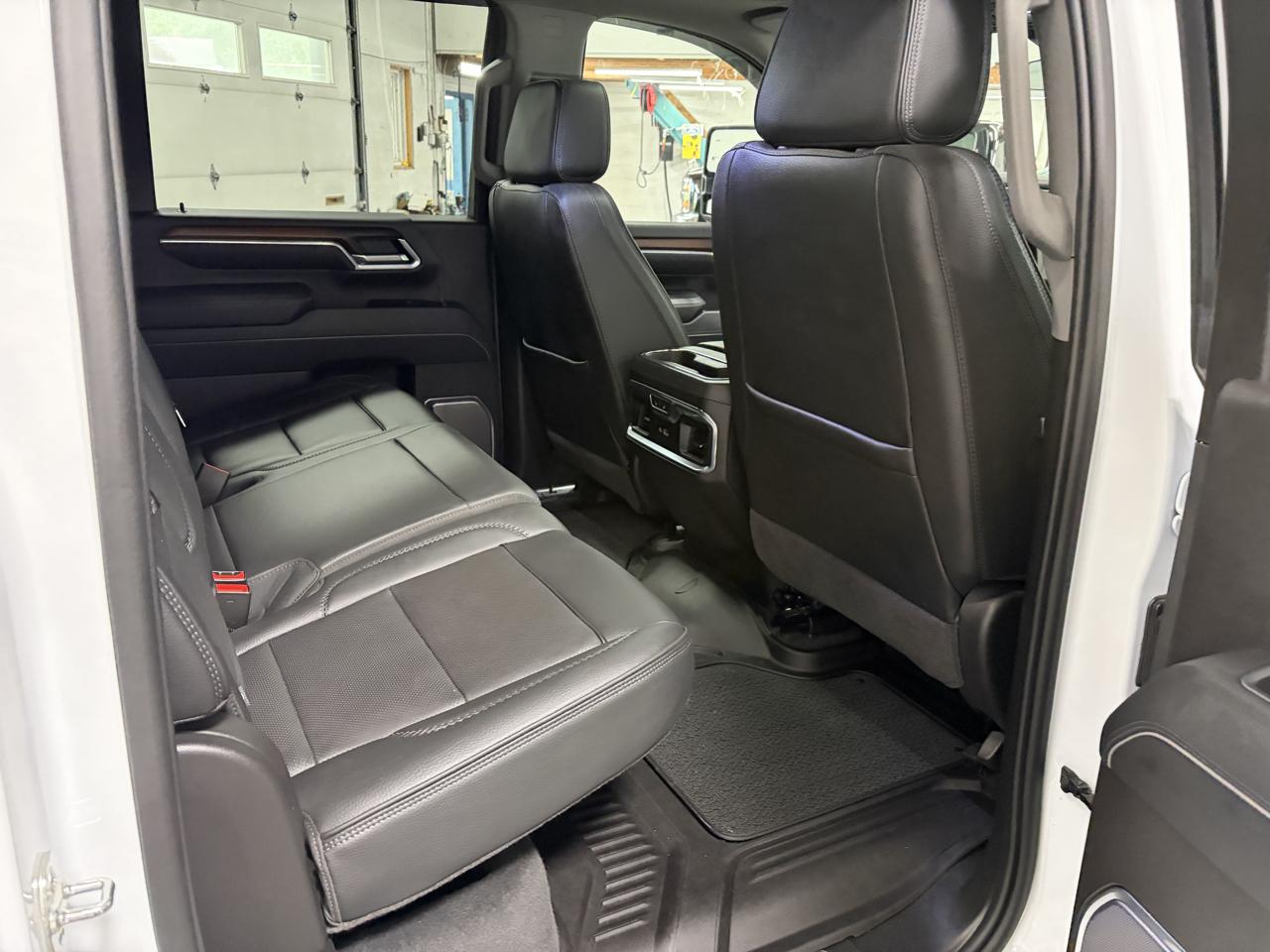 GMC Sierra 3500HD Denali Crew Cab 4WD 2026