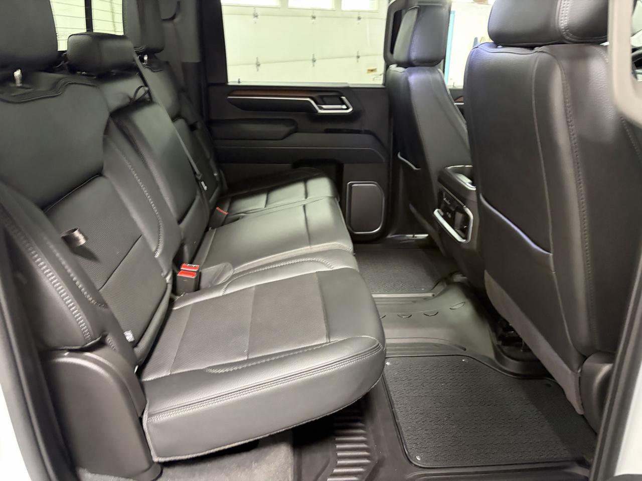 GMC Sierra 3500HD Denali Crew Cab 4WD 2026