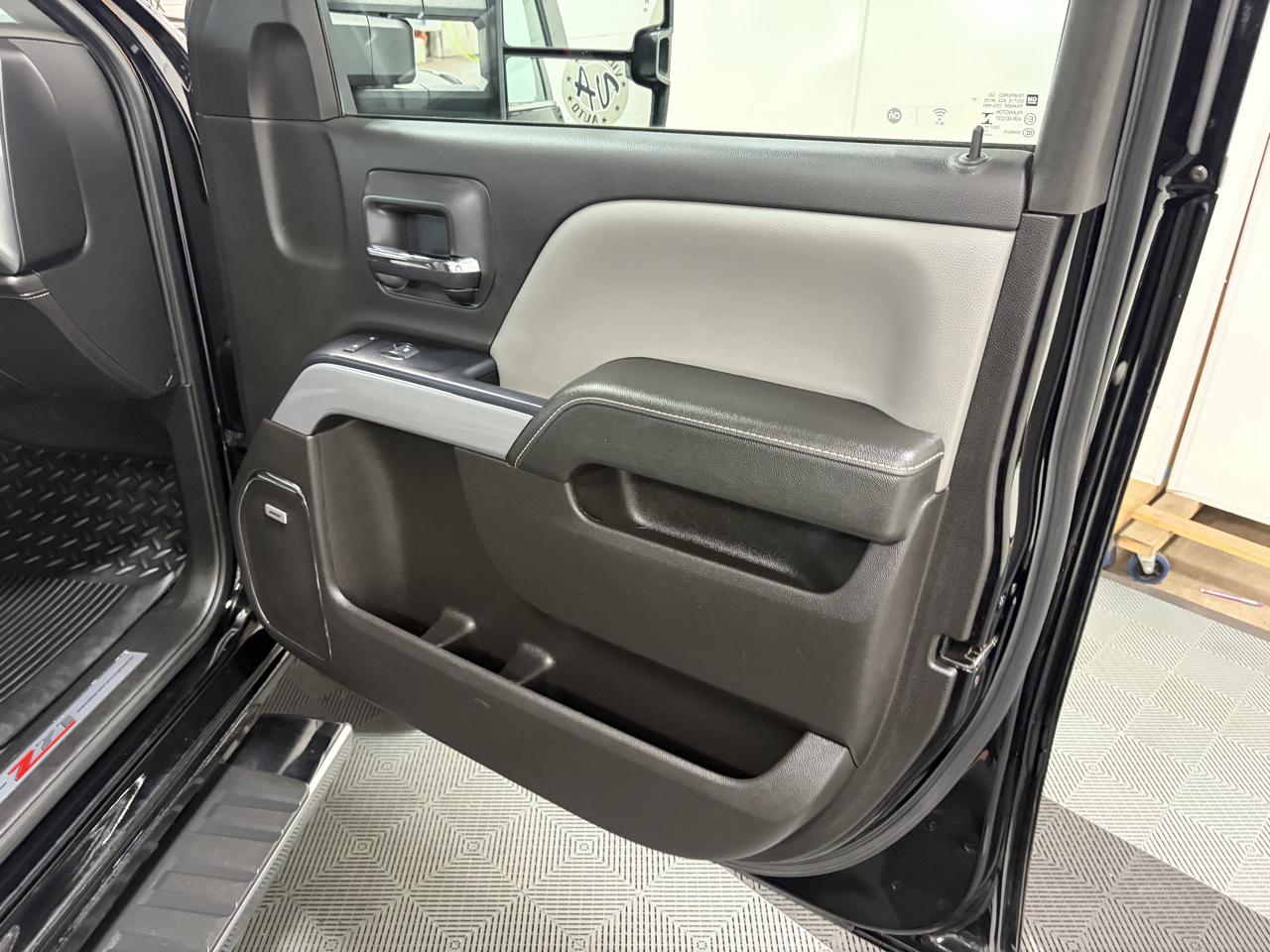Chevrolet Silverado 3500HD LTZ Crew Cab 4WD 2020