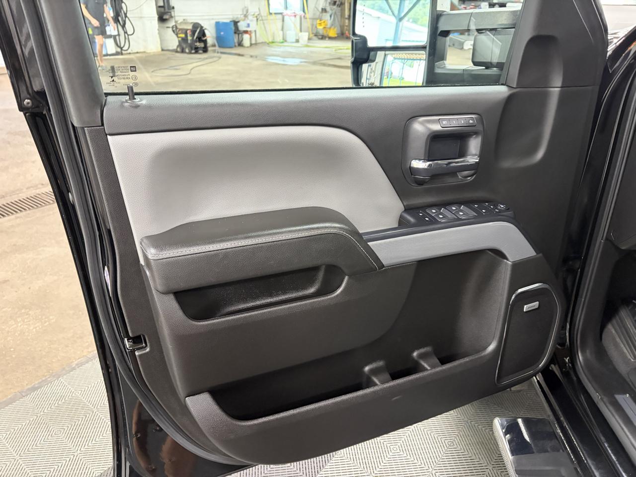Chevrolet Silverado 3500HD LTZ Crew Cab 4WD 2020