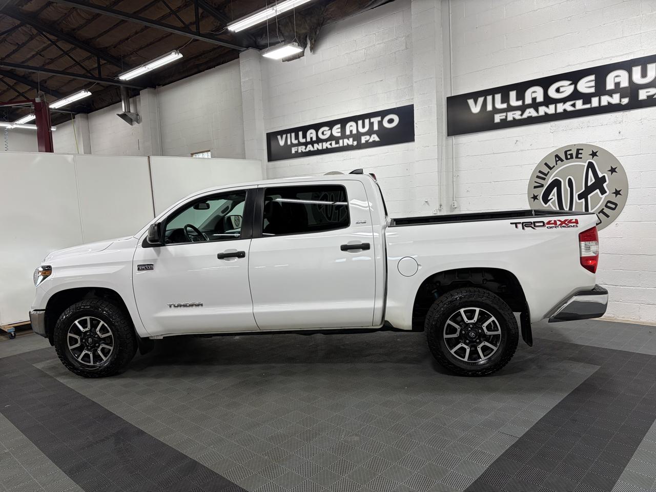 Toyota Tundra SR5 5.7L V8 CrewMax 4WD 2021