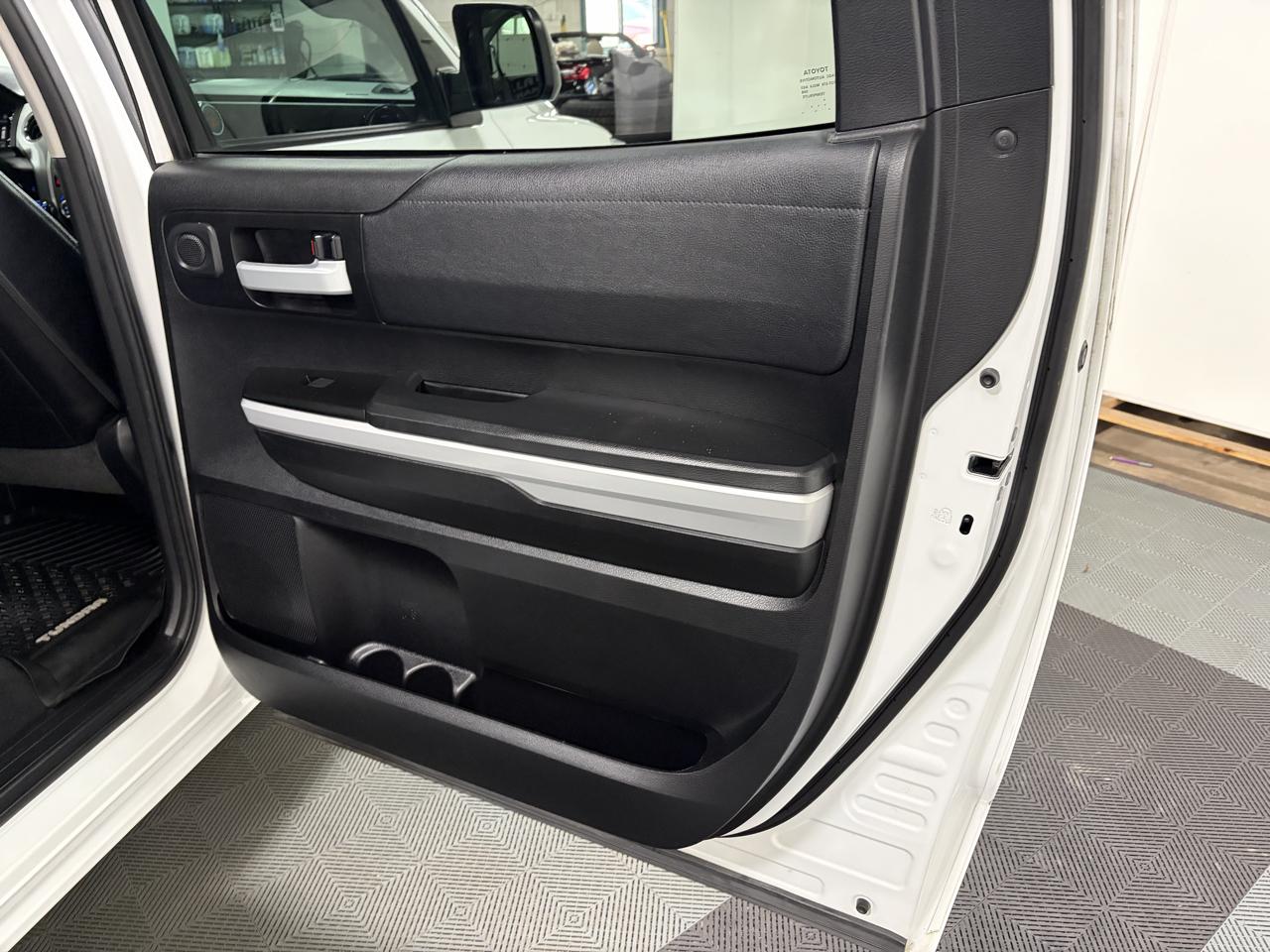 Toyota Tundra SR5 5.7L V8 CrewMax 4WD 2021