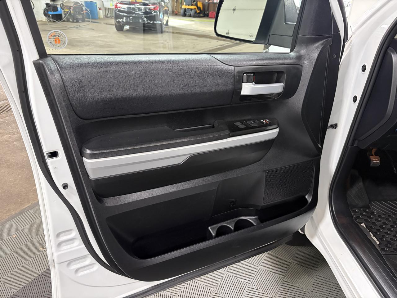 Toyota Tundra SR5 5.7L V8 CrewMax 4WD 2021