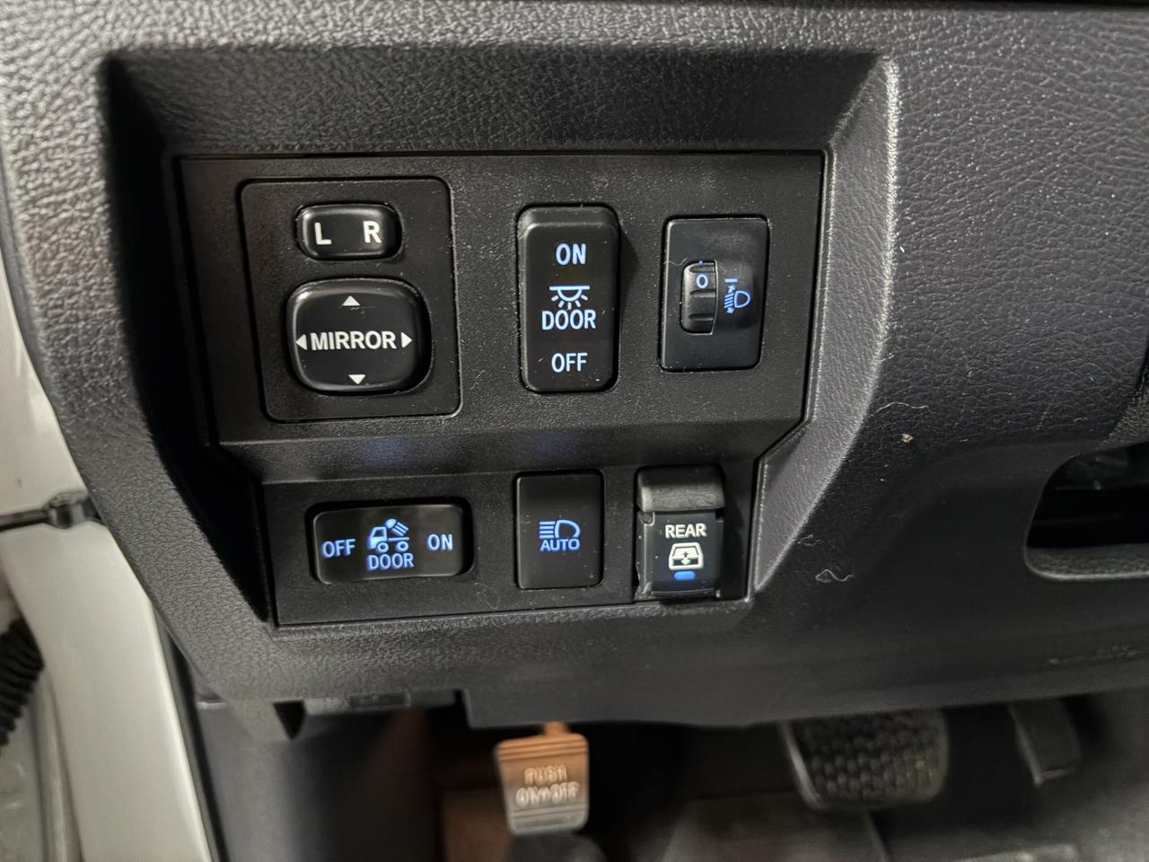 Toyota Tundra SR5 5.7L V8 CrewMax 4WD 2021