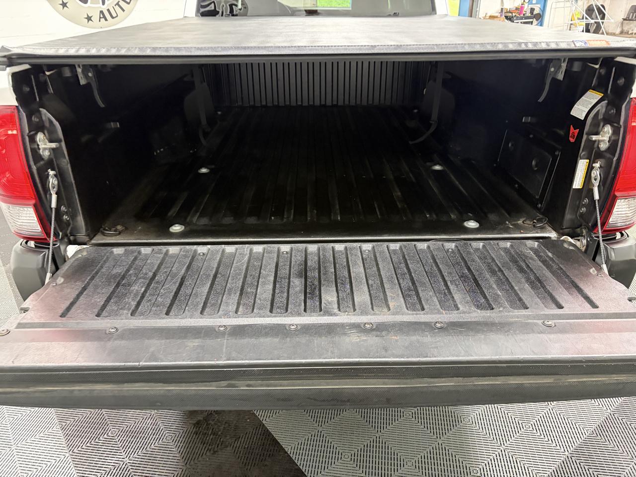 Toyota Tacoma 4WD Access Cab I4 AT SR (Natl) 2019