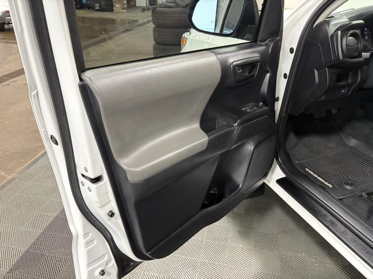 Toyota Tacoma 4WD Access Cab I4 AT SR (Natl) 2019