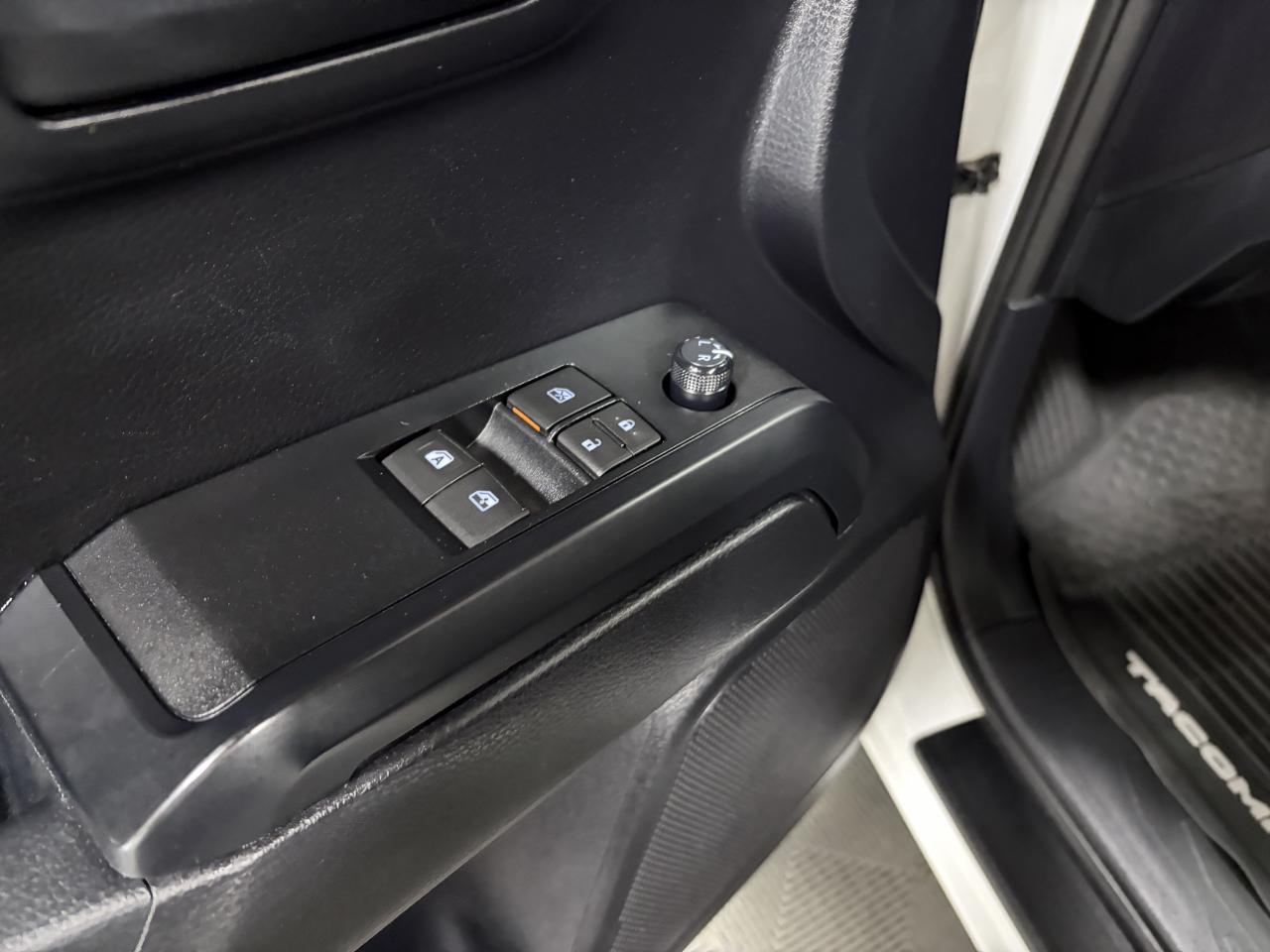 Toyota Tacoma 4WD Access Cab I4 AT SR (Natl) 2019