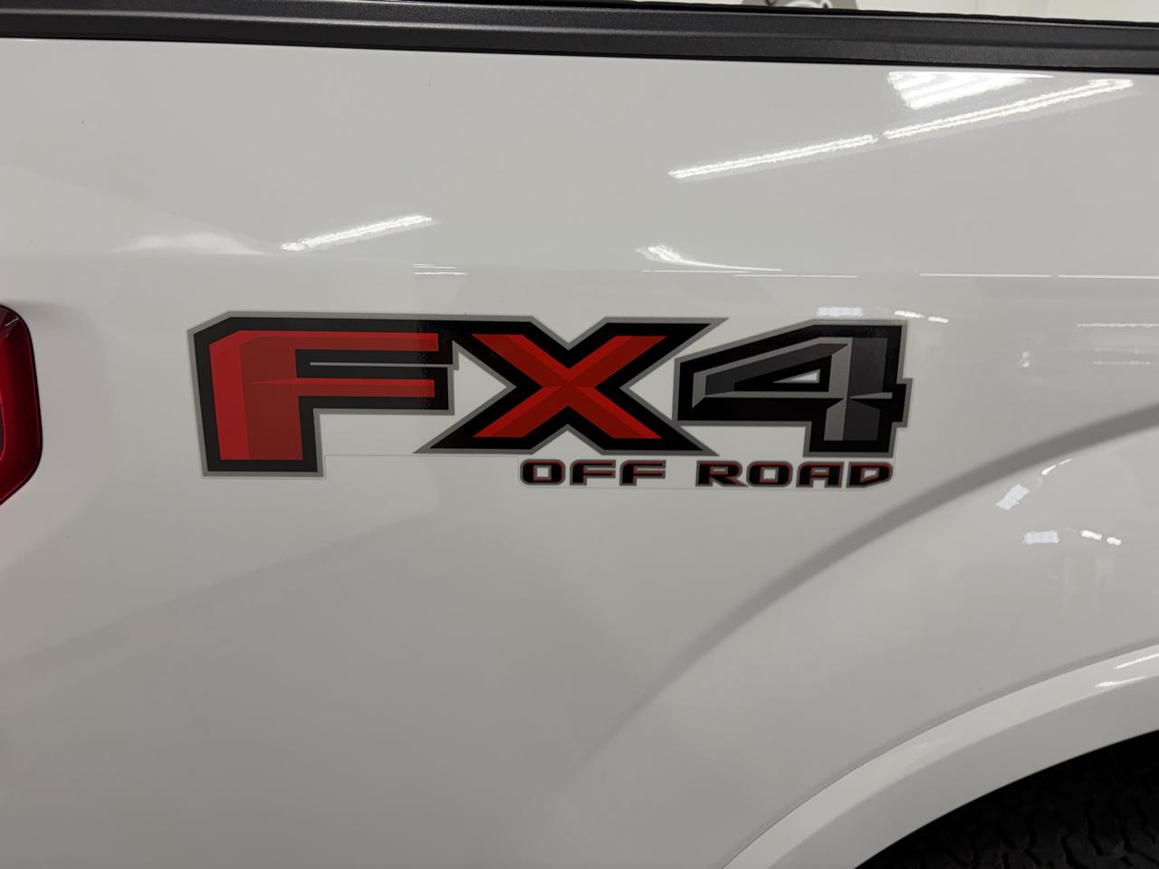 Ford F-150 4WD SuperCab 145" Lariat 2015