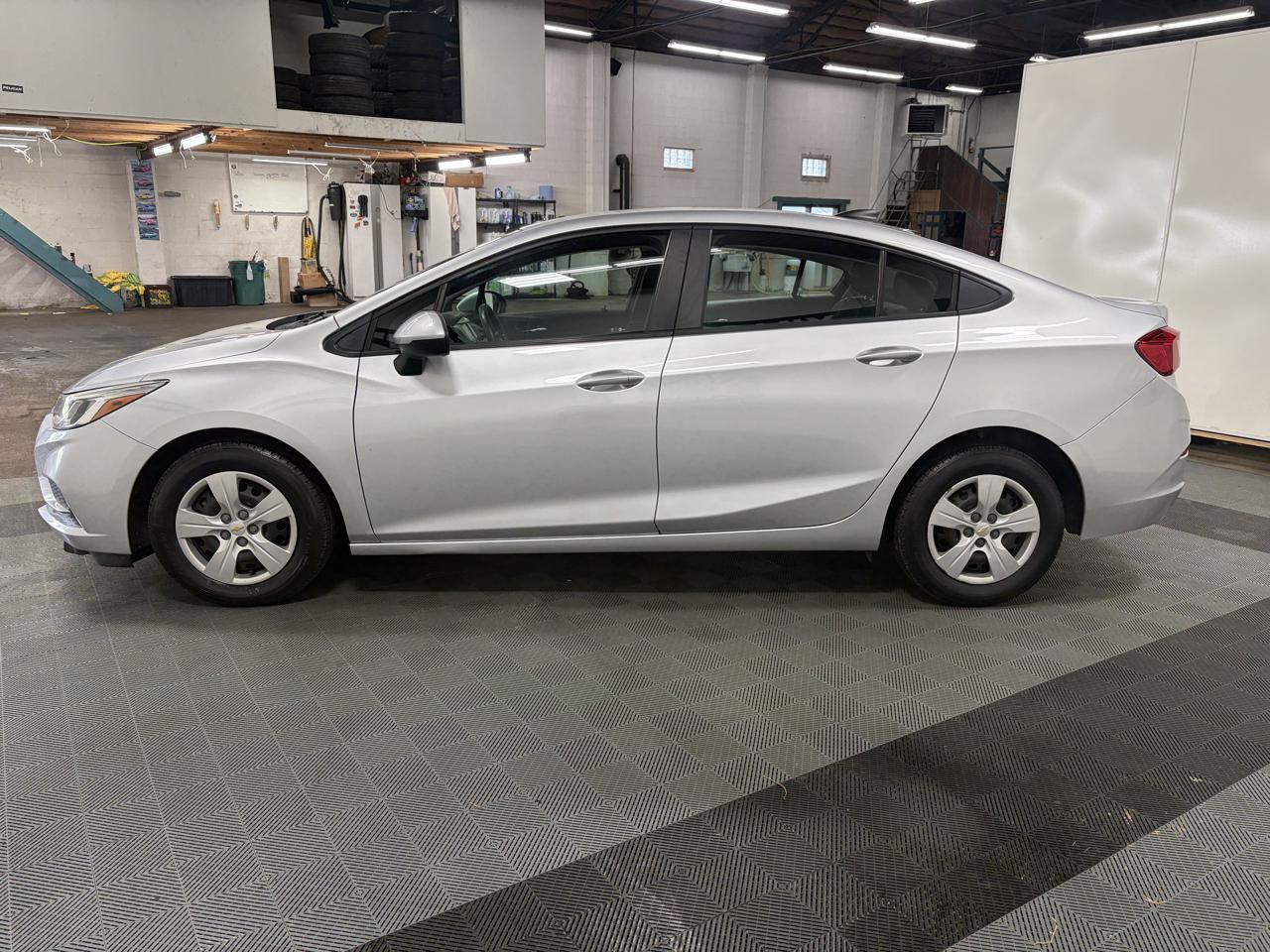 Chevrolet Cruze LS Auto 2018