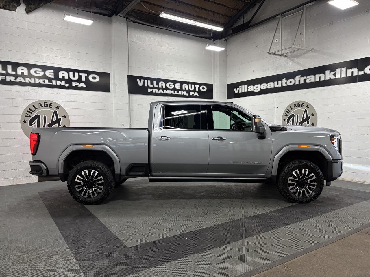 GMC Sierra 3500HD Denali Ultimate Crew Cab 4WD 2025
