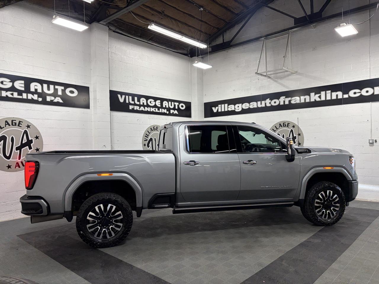 GMC Sierra 3500HD Denali Ultimate Crew Cab 4WD 2025