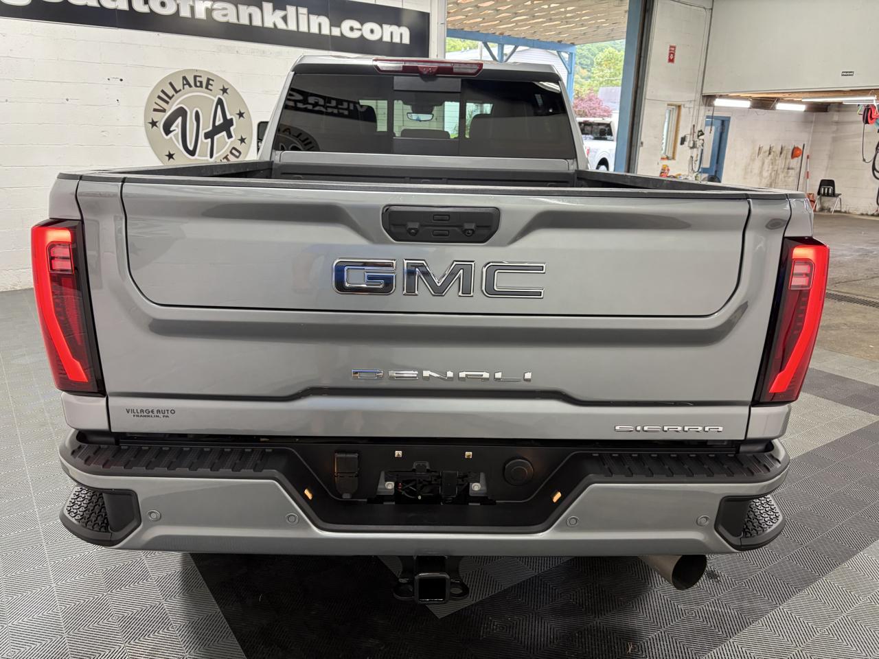 GMC Sierra 3500HD Denali Ultimate Crew Cab 4WD 2025