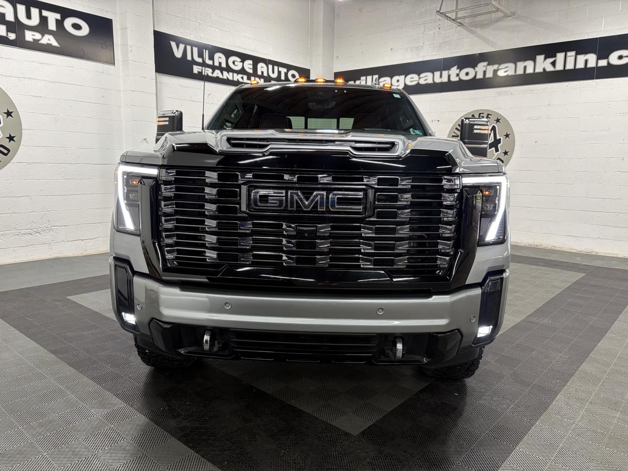 GMC Sierra 3500HD Denali Ultimate Crew Cab 4WD 2025