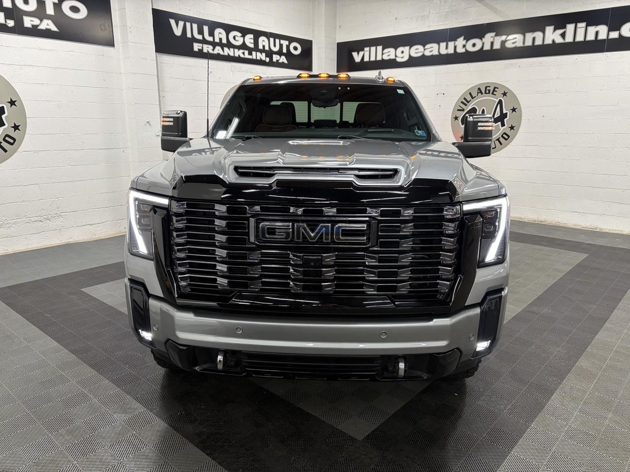 GMC Sierra 3500HD Denali Ultimate Crew Cab 4WD 2025