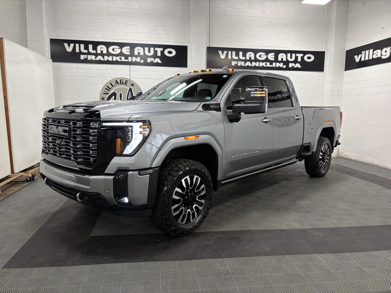 GMC Sierra 3500HD Denali Ultimate Crew Cab 4WD 2025