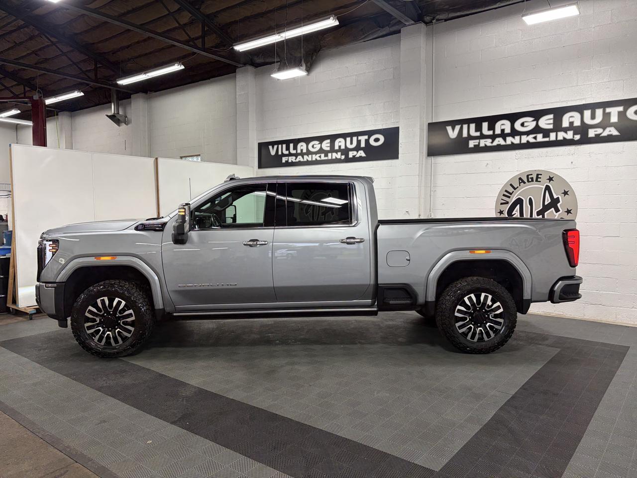 GMC Sierra 3500HD Denali Ultimate Crew Cab 4WD 2025