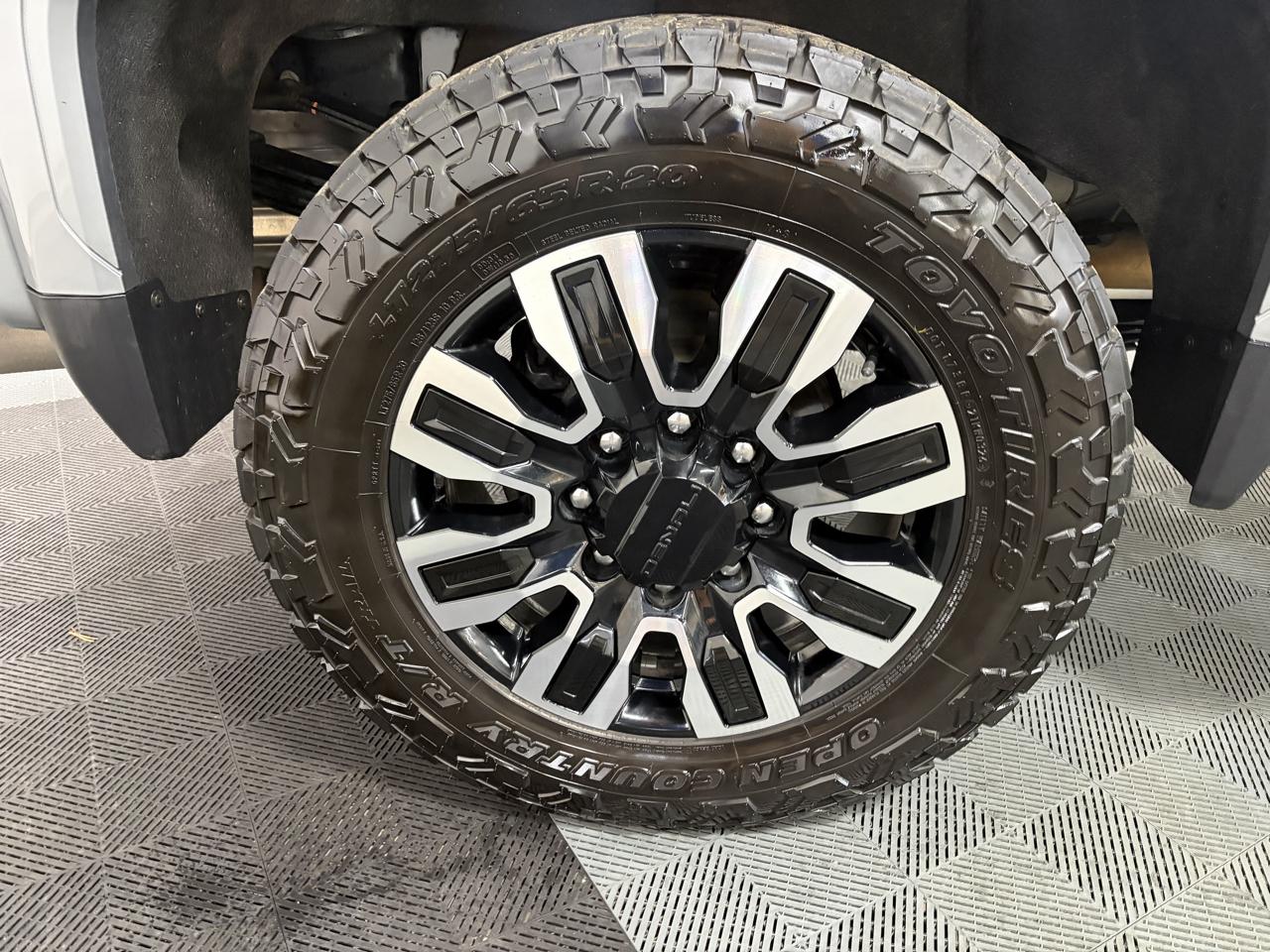 GMC Sierra 3500HD Denali Ultimate Crew Cab 4WD 2025