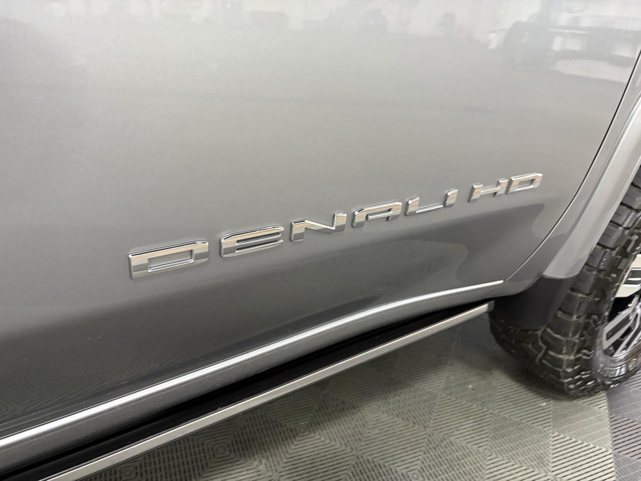 GMC Sierra 3500HD Denali Ultimate Crew Cab 4WD 2025