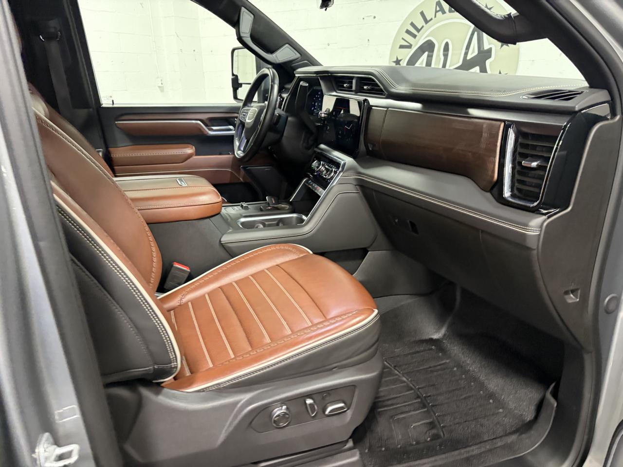 GMC Sierra 3500HD Denali Ultimate Crew Cab 4WD 2025