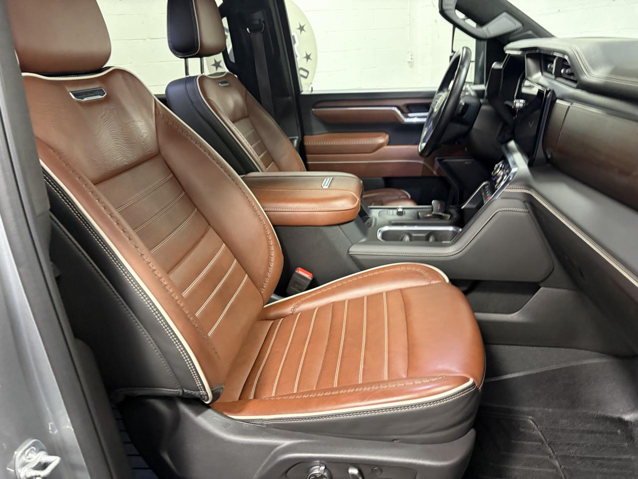 GMC Sierra 3500HD Denali Ultimate Crew Cab 4WD 2025