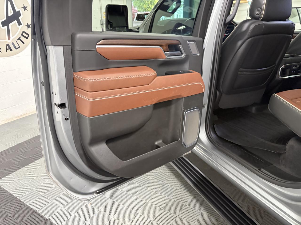 GMC Sierra 3500HD Denali Ultimate Crew Cab 4WD 2025