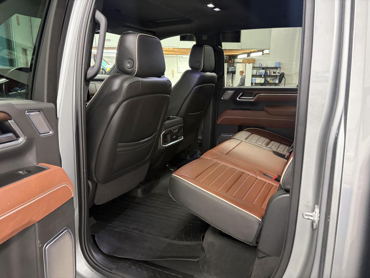 GMC Sierra 3500HD Denali Ultimate Crew Cab 4WD 2025