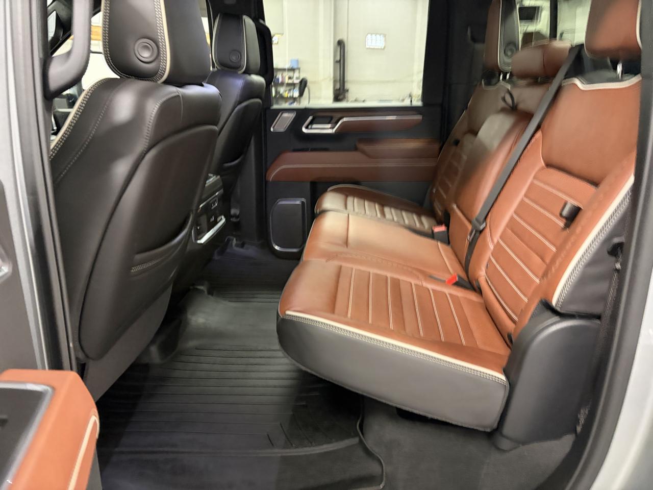 GMC Sierra 3500HD Denali Ultimate Crew Cab 4WD 2025
