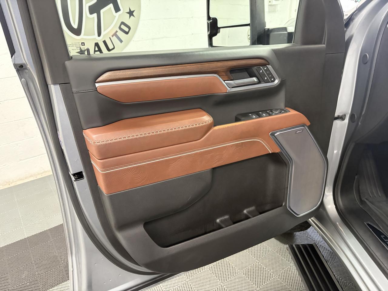 GMC Sierra 3500HD Denali Ultimate Crew Cab 4WD 2025