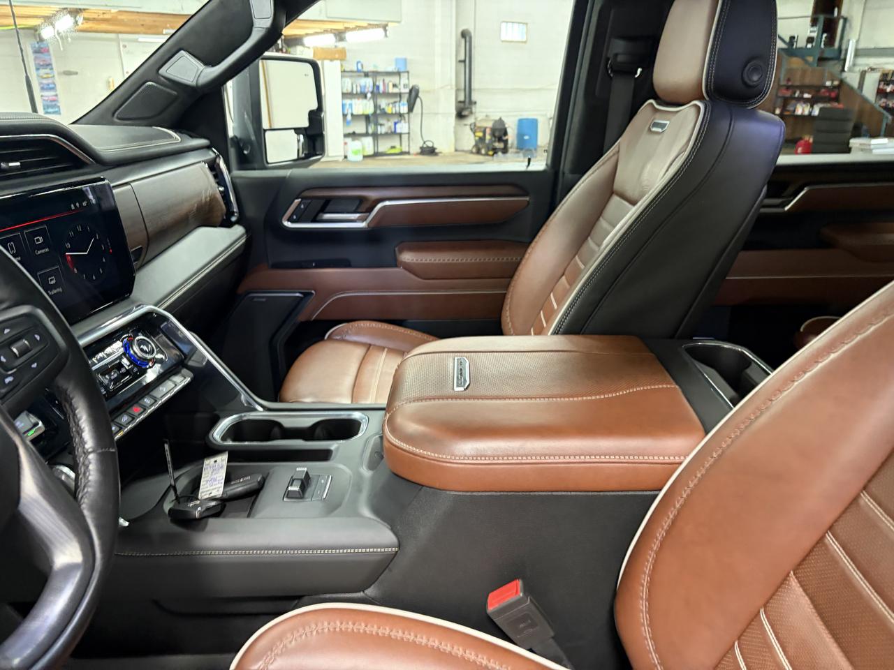 GMC Sierra 3500HD Denali Ultimate Crew Cab 4WD 2025