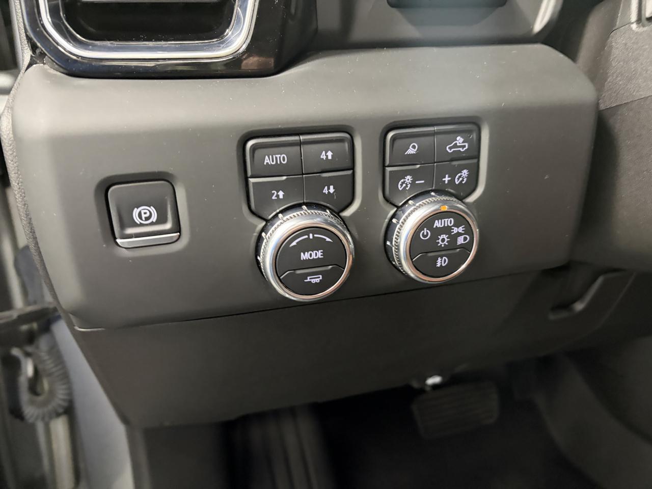 GMC Sierra 3500HD Denali Ultimate Crew Cab 4WD 2025