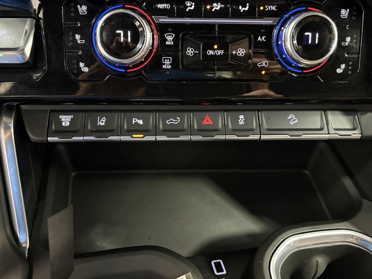 GMC Sierra 3500HD Denali Ultimate Crew Cab 4WD 2025