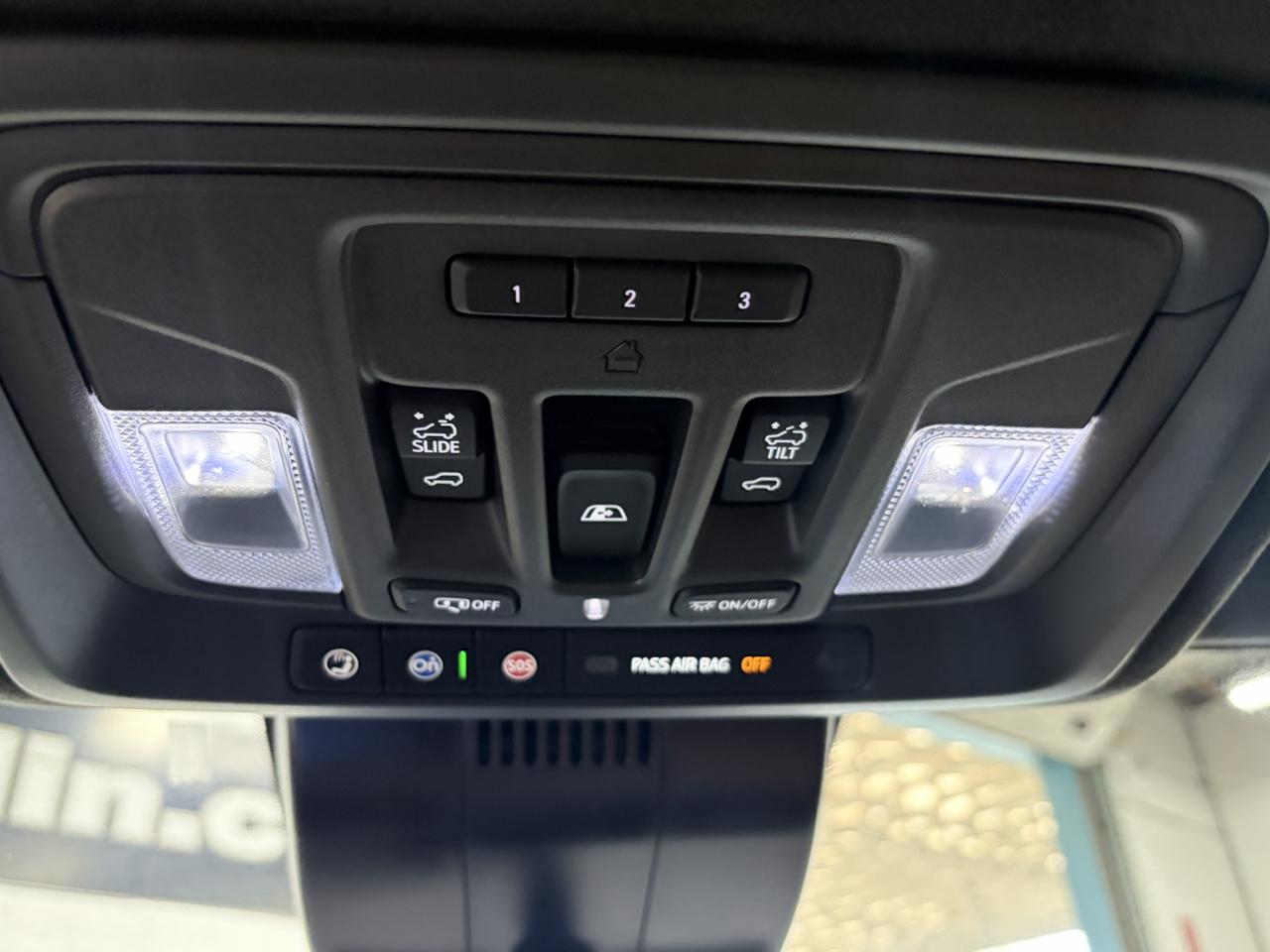 GMC Sierra 3500HD Denali Ultimate Crew Cab 4WD 2025